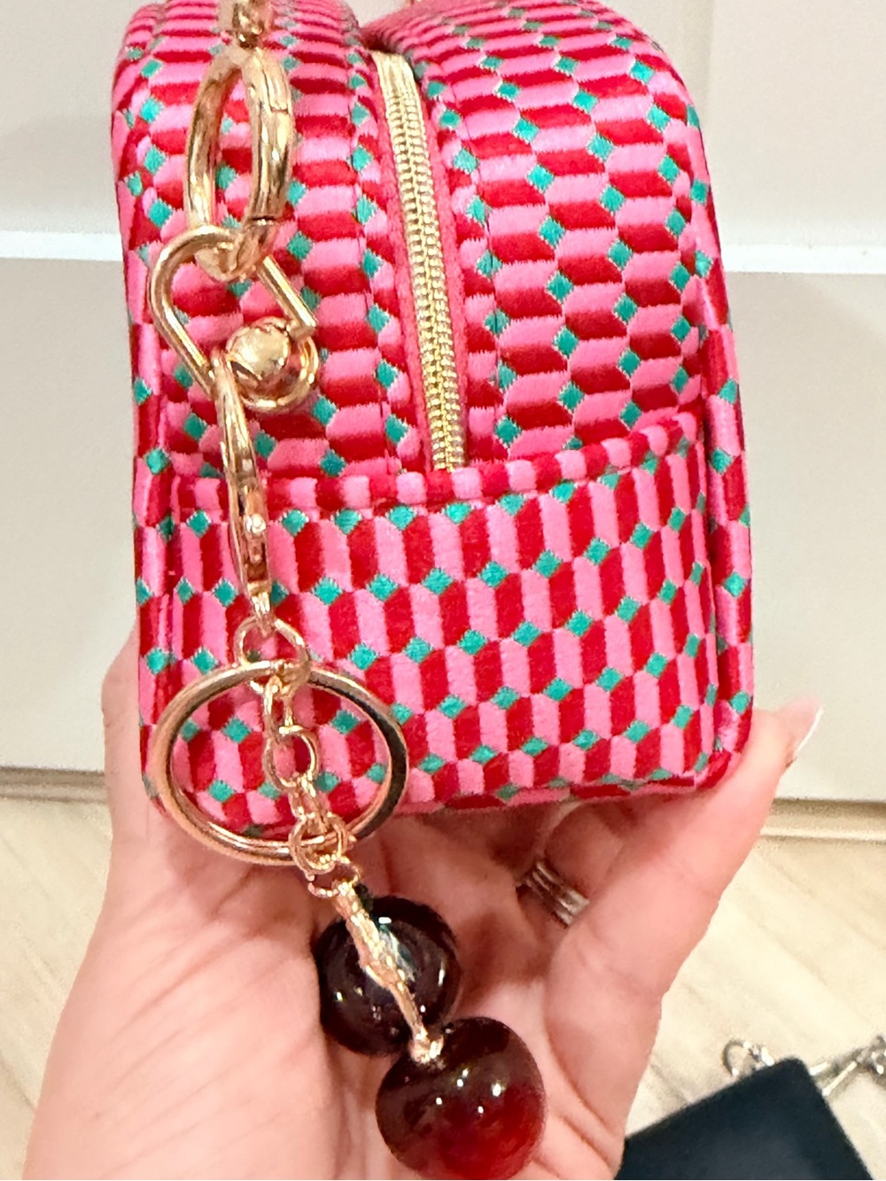 New - Bulgari Parfume Pink Geo-Print Cosmetic Crossbody+ Gold Chain/Cherry Charm - Picture 3 of 9